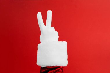 Eller Eğitime Sayım Seti. Beyaz eldivenli Noel Baba El kırmızı arka planda birden beşe kadar el kol hareketi yapıyor. 2 numara sayılıyor..