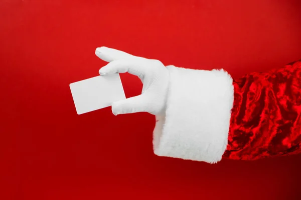 Άγιος Βασίλης Χέρι Κρατώντας Κενό Πλαστικό Πιστωτική Κάρτα Κόκκινο Φόντο — Φωτογραφία Αρχείου
