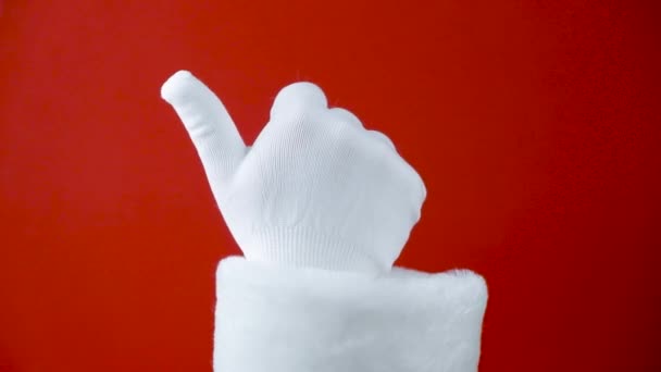 Santa Claus Hand Thumb Up Gesto sobre fondo rojo. Dedo arriba. Como... — Vídeo de stock