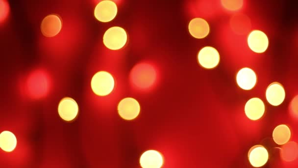 Abstrakcyjne rozmyte światła bokeh na czerwonym tle. Boże Narodzenie i Nowy Rok światła wakacje — Wideo stockowe