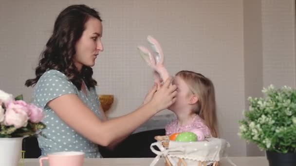 Easter, family, holiday and children concept. Mother and daughter hugs. Happy family preparing for Easter — Stock Video