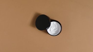 Doğal güzellik ürünleri. Mineral organik yağ. Eko kozmetik krem, serum, cilt bakımı boş şişe. Düşük cam, yağlı kozmetik boru..