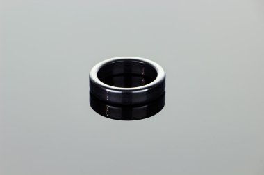 Siyah yuvarlak halka