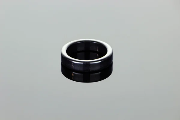 Siyah yuvarlak halka