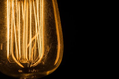 Vintage Edison ampul asılı siyah bir arka plan