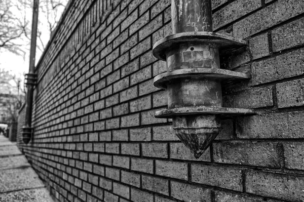 Asheville, North Carolina, U'bir duvar kenarındaki elektrik direğine