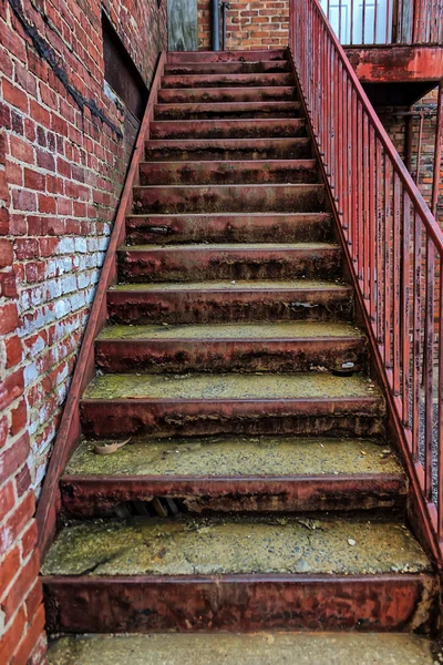 Zufällige schritte zu einem gebäude in asheville, nördlich carolina, usa — Stockfoto