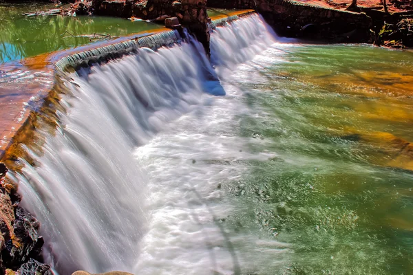 Lullwater şelale suyu