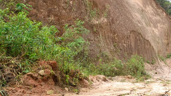 Vägkanten erosion och mudslide — Stockfoto
