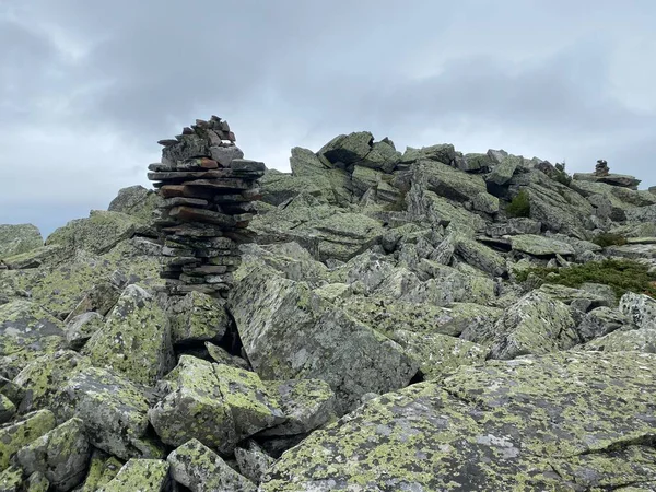 Kövekből Készült Kis Piramisok Kruglitsa Hegy Tetején Taganay Nemzeti Park — Stock Fotó