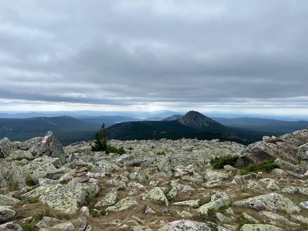 Στο Βουνό Κρουγκλίτσα Άποψη Της Κορυφογραμμής Otkliknoy Και Του Λόφου — Φωτογραφία Αρχείου