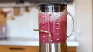 Berry muz smoothie blender karışık