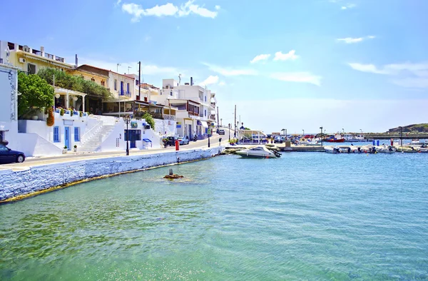 Paesaggio di Batsi nell'isola di Andros Cicladi Grecia — Foto Stock