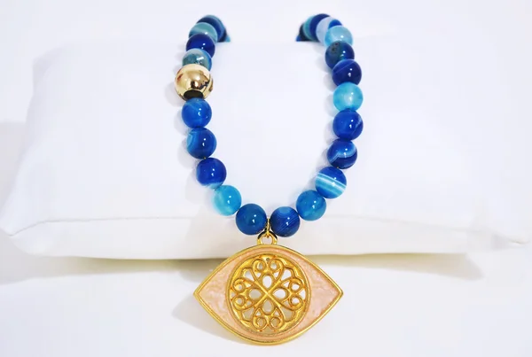 Drahokam modrý achát náhrdelník — Stock fotografie