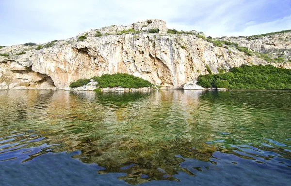 Lake Vouliagmeni in Griekenland - Griekse lake — Stockfoto