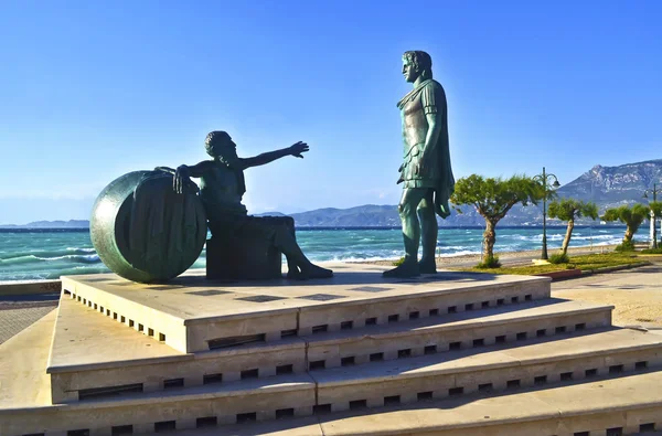Estátuas de Alexandre, o Grande e o filosofo grego Diógenes — Fotografia de Stock