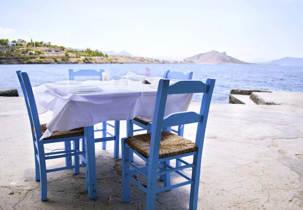Παραδοσιακή ταβέρνα σε ένα ελληνικό νησί — Φωτογραφία Αρχείου