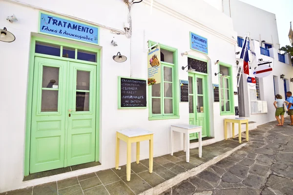 Знаменитий магазин з цукерок і пончиків в Греції на острові Sifnos — стокове фото