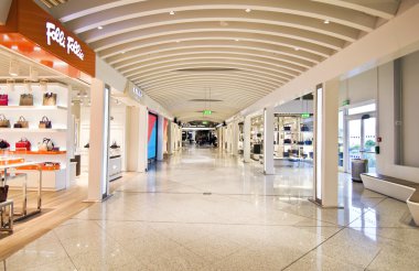 Duty free mağazaları, Atina Yunanistan Eleftherios Venizelos Havalimanı'nda Folli Follie