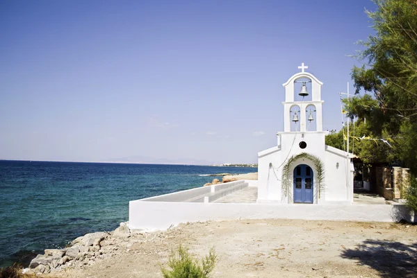 Kilise Aegina Yunanistan denize yakın — Stok fotoğraf