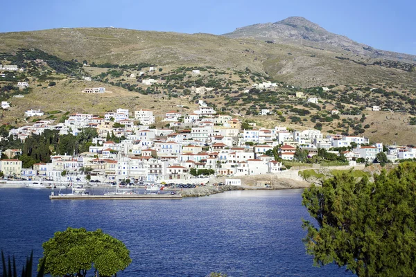 Paesaggio di Batsi nell'isola di Andros Grecia — Foto Stock