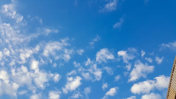 Céu e nublado — Fotografia de Stock