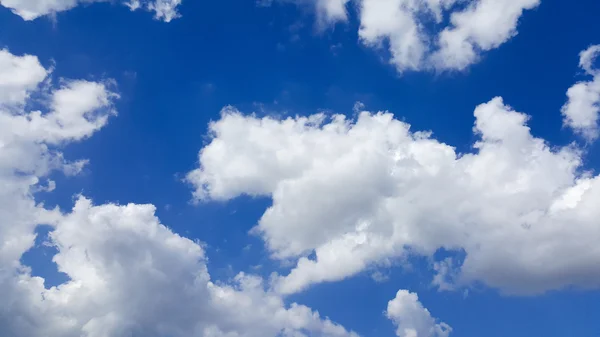 Gökyüzü ve bulutlu