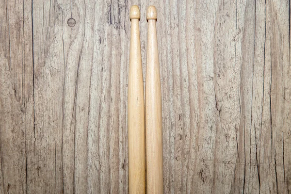 Tambores de madera en fondo de madera — Foto de Stock