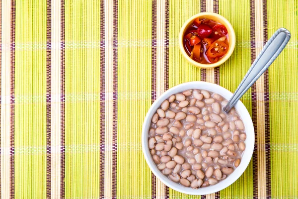 Baked beans on the table with texture — Stock Photo, Image