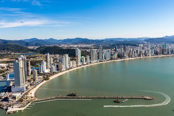 Vista de la ciudad de Balneario Camboriu playa. Santa Catarina — Foto de Stock