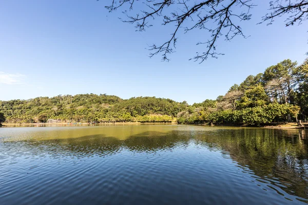 Vista do lago Malwee Park. Jaragua do Sul. Santa Catarina — Fotografia de Stock