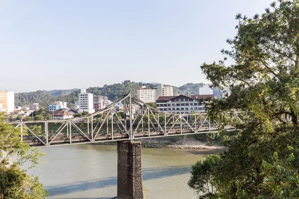 Blumenau City House ve Itajai nehir manzarası. Santa Catarina