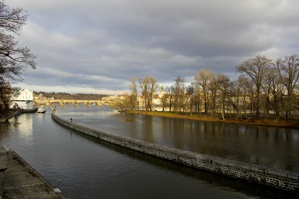 Vltava Nehri. Prague, Çek Cumhuriyeti. Ocak 2012 — Stok fotoğraf