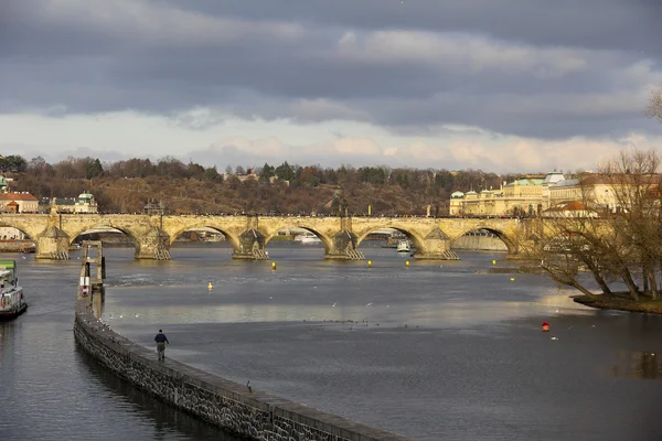 Rio Vltava. Praga, República Checa. Janeiro de 2012 — Fotografia de Stock