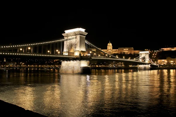 Hitos húngaros, Puente de las Cadenas — Foto de Stock