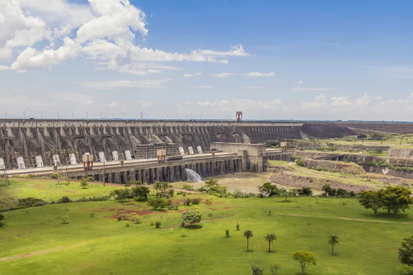 Presa de Itaipú, Foz do Iguacu, Brasil . — Foto de Stock