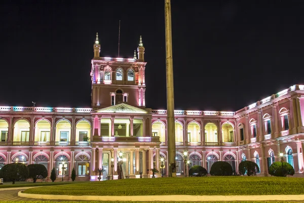 Президентський палац Лопес на ніч в столиці Асунсьйон, Парагвай - Січень 2015 — стокове фото
