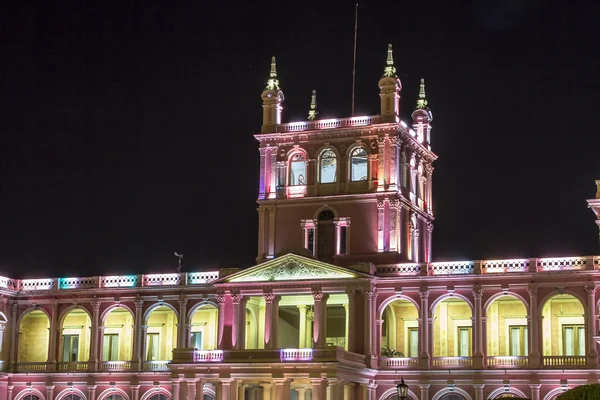 Президентський палац Лопес на ніч в столиці Асунсьйон, Парагвай — стокове фото