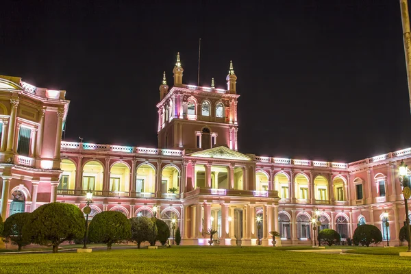 Palácio presidencial de Lopez à noite em Assunção, capital do Paraguai — Fotografia de Stock