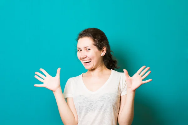 Bela morena menina mostrando surpresa — Fotografia de Stock