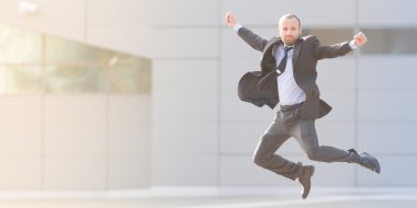 Dinamik iş adamı açık atlama