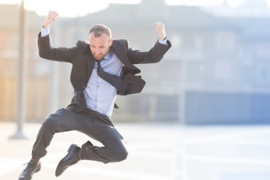 Dinamik iş adamı açık atlama