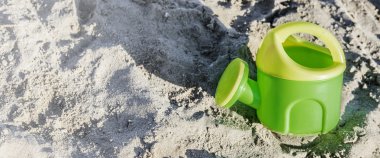 Sahilde komik oyuncaklar