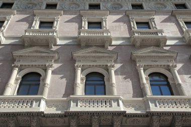 Zarif klasik bina cephe