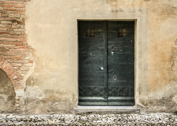Vieille porte italienne typique — Photo