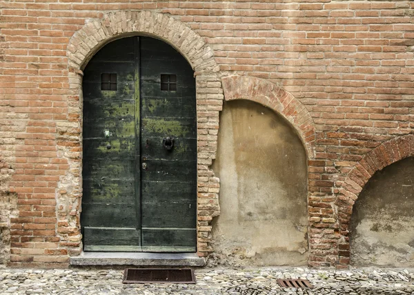 Vieille porte italienne typique — Photo