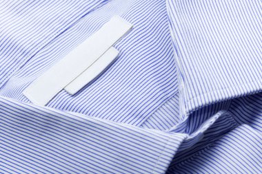 Boş etiket ile şık gömlek