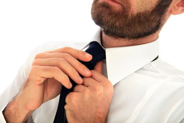 Empresário elegante ajustando sua gravata — Fotografia de Stock