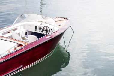 Vintage ve zarif sürat teknesi