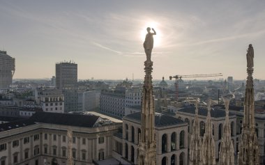 Duomo Kilisesi Milan manzarası